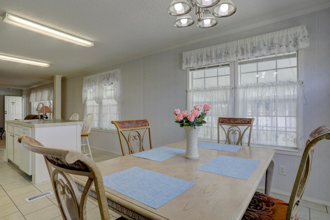 合同活跃: $235,000 (3 贝兹, 2 浴室, 1664 平方英尺)