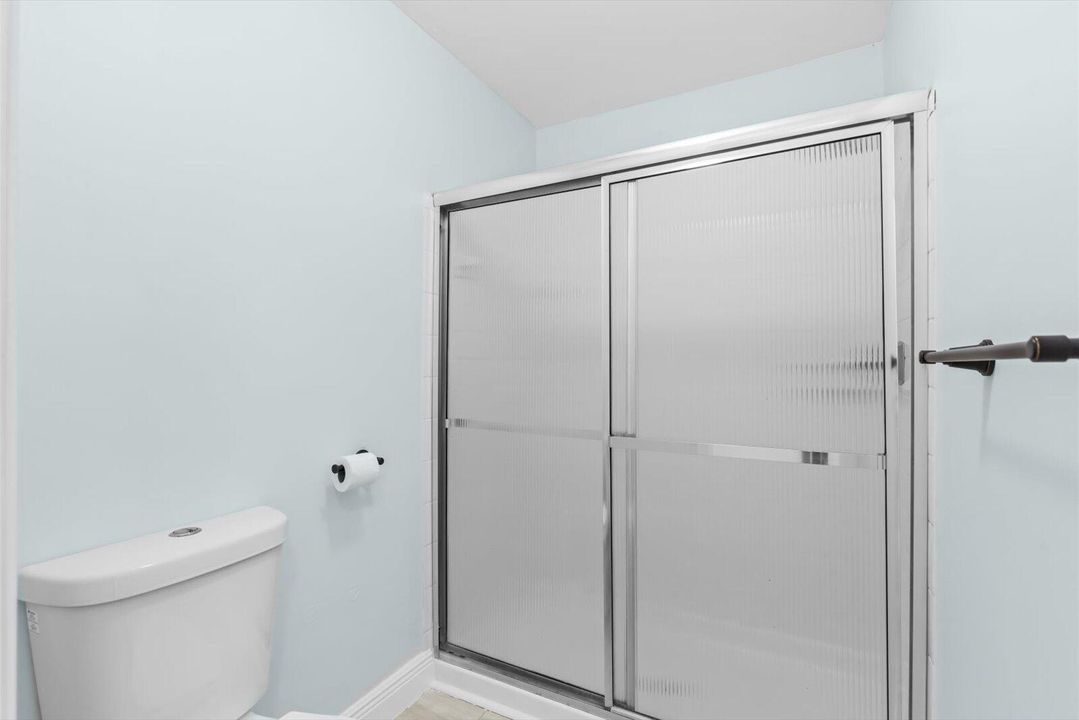 For Rent: $2,400 (3 beds, 2 baths, 1764 Square Feet)