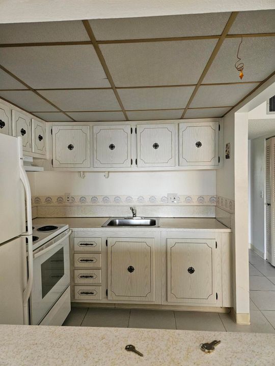 For Rent: $1,250 (1 beds, 1 baths, 650 Square Feet)