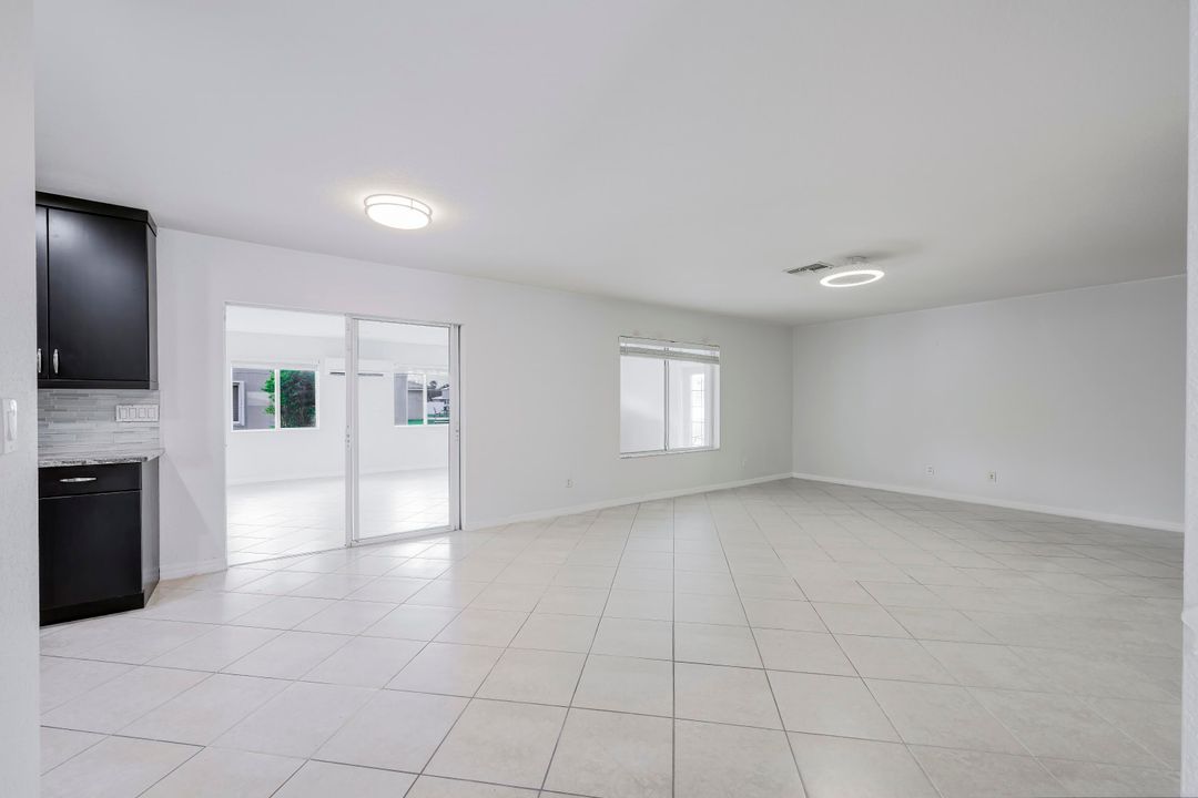 For Sale: $475,000 (4 beds, 2 baths, 3183 Square Feet)