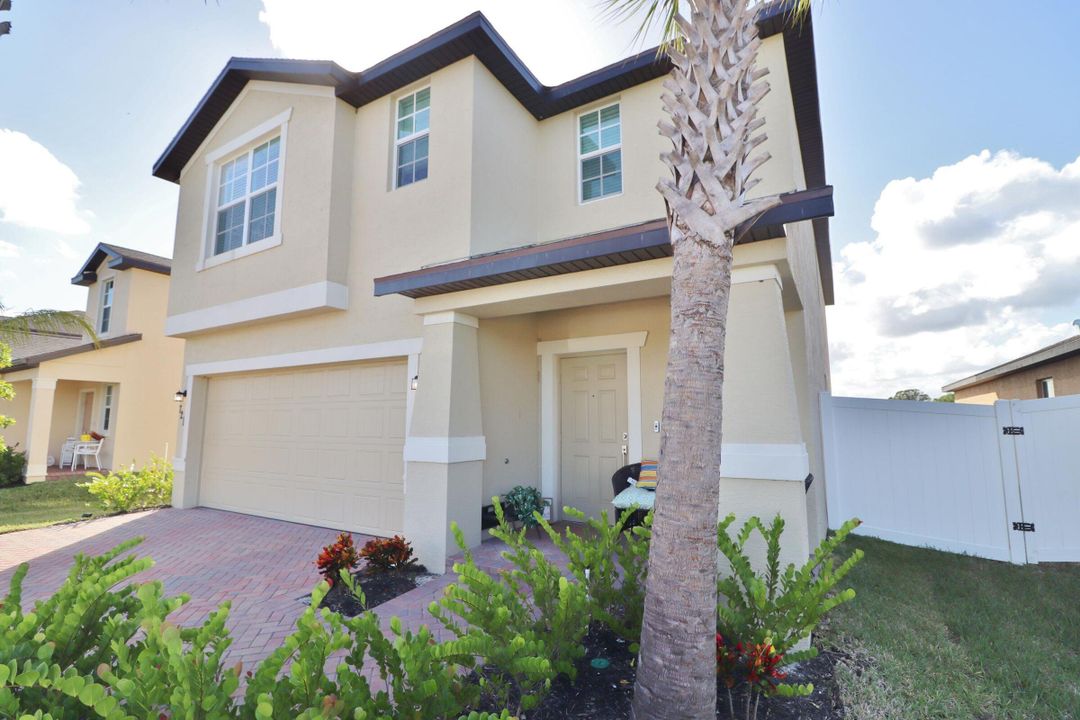 待售: $400,000 (6 贝兹, 3 浴室, 2586 平方英尺)