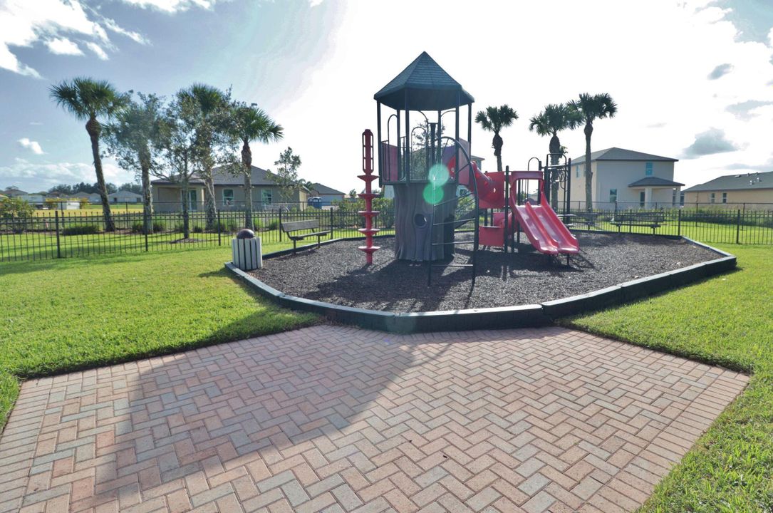 待售: $400,000 (6 贝兹, 3 浴室, 2586 平方英尺)