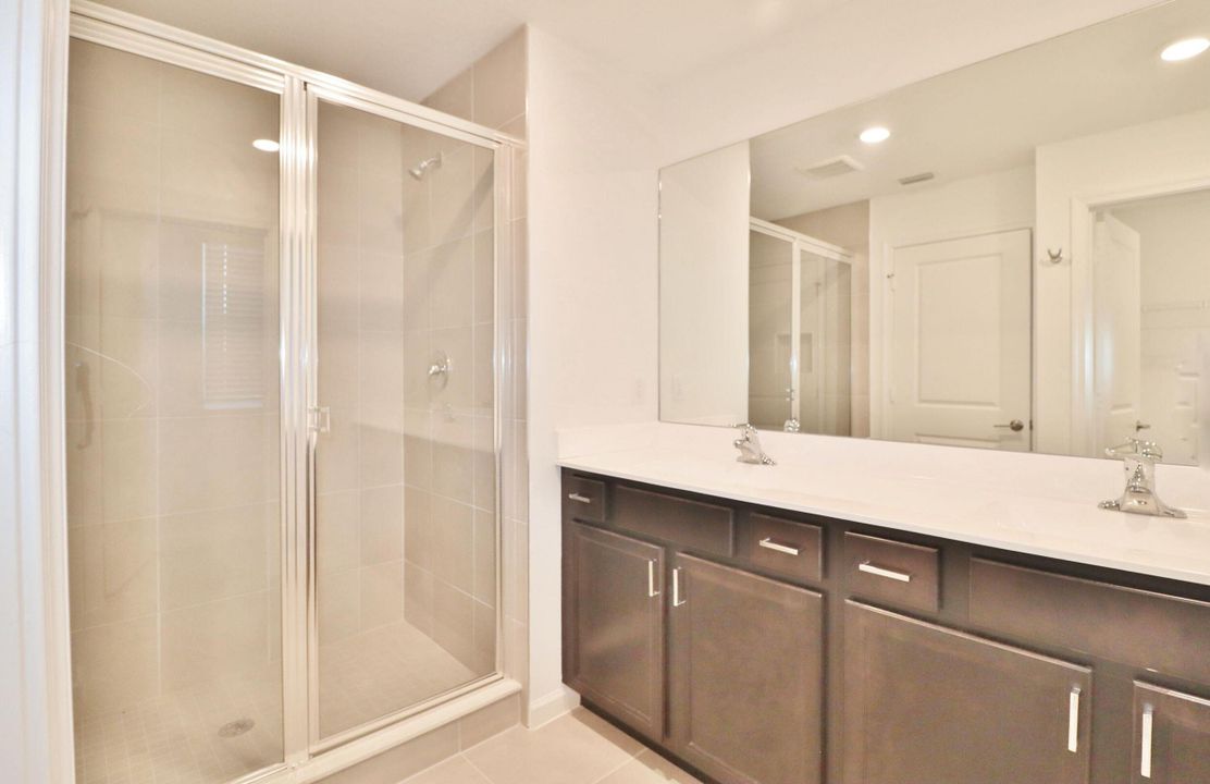 待售: $400,000 (6 贝兹, 3 浴室, 2586 平方英尺)