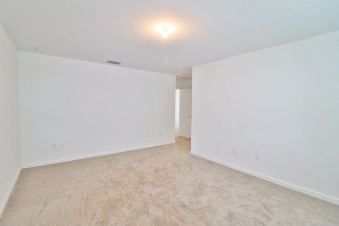 待售: $400,000 (6 贝兹, 3 浴室, 2586 平方英尺)