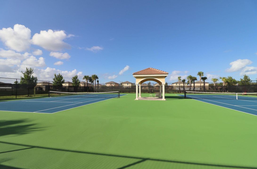 待售: $400,000 (6 贝兹, 3 浴室, 2586 平方英尺)