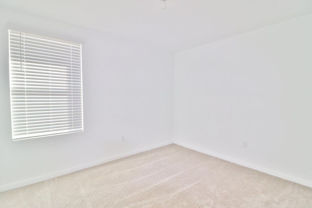 待售: $400,000 (6 贝兹, 3 浴室, 2586 平方英尺)