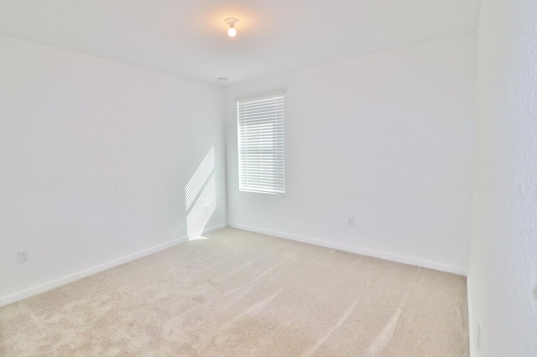 待售: $400,000 (6 贝兹, 3 浴室, 2586 平方英尺)