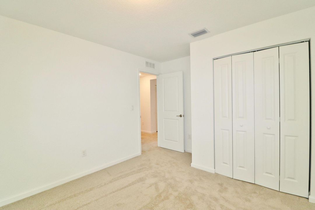 待售: $400,000 (6 贝兹, 3 浴室, 2586 平方英尺)