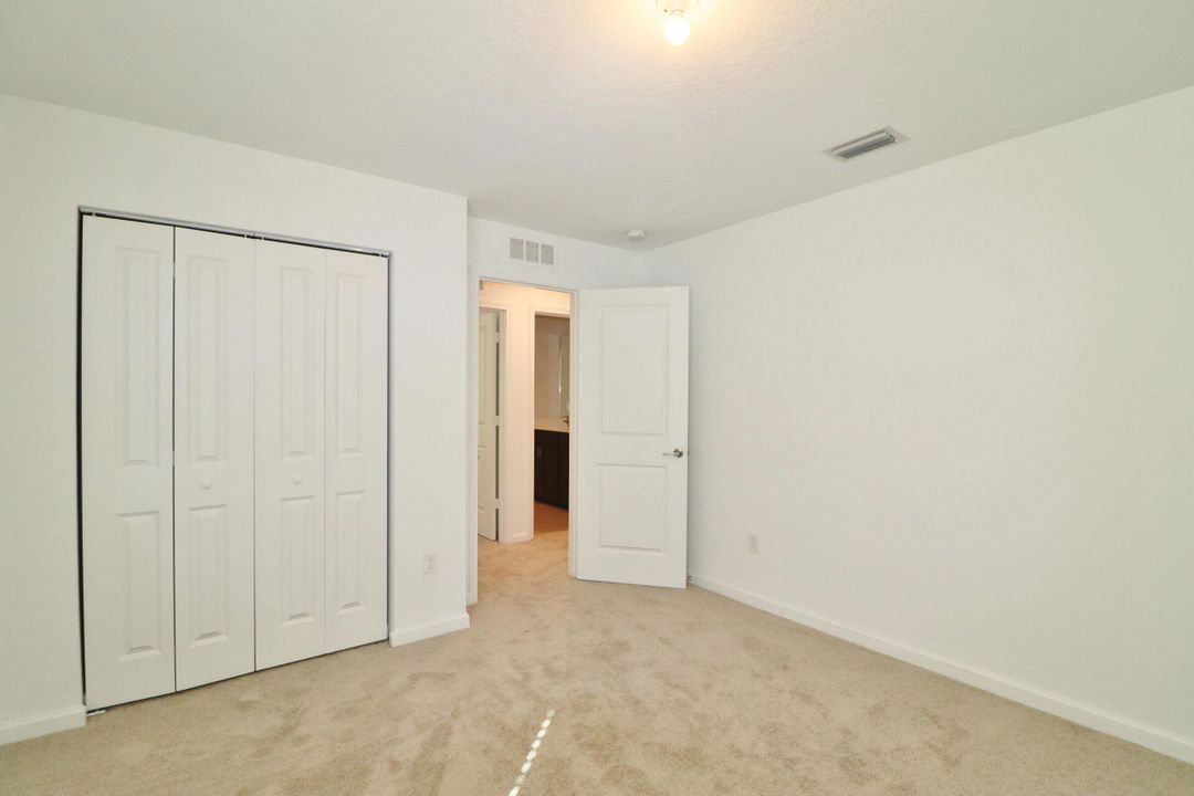 待售: $400,000 (6 贝兹, 3 浴室, 2586 平方英尺)