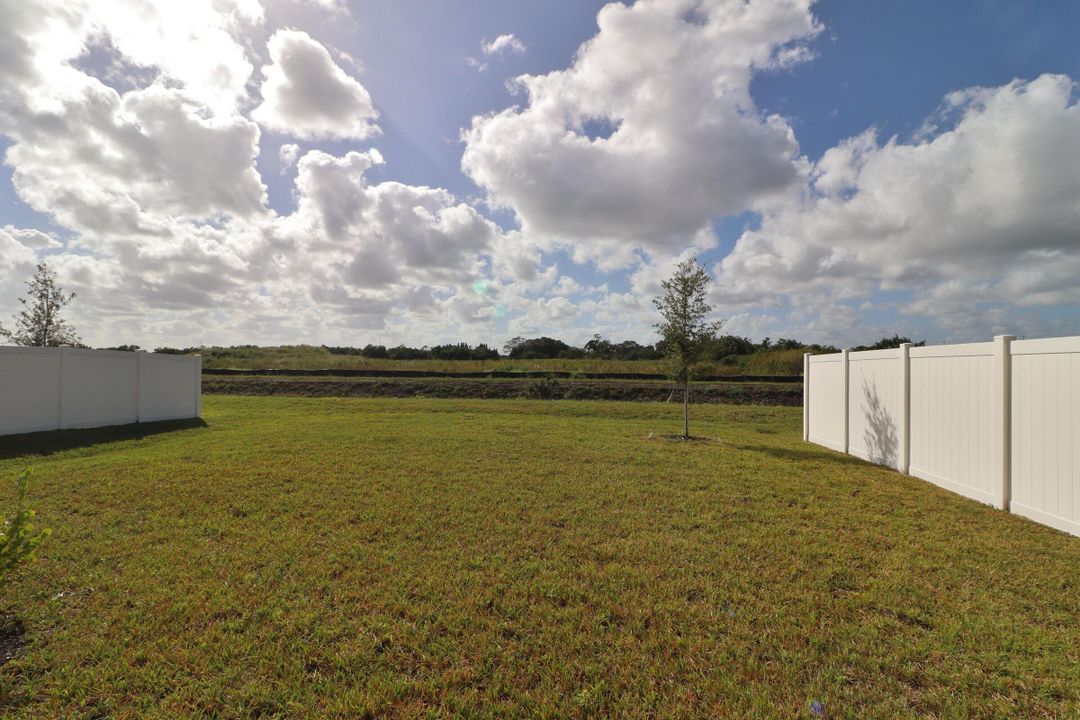 待售: $400,000 (6 贝兹, 3 浴室, 2586 平方英尺)