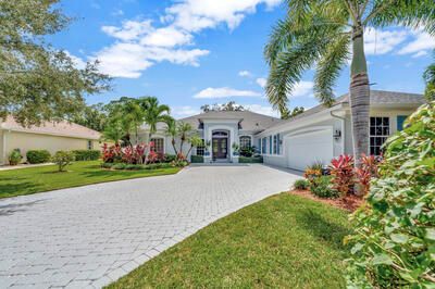 Activo con contrato: $849,000 (4 camas, 3 baños, 3430 Pies cuadrados)