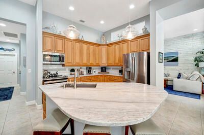 Activo con contrato: $849,000 (4 camas, 3 baños, 3430 Pies cuadrados)