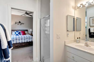 Activo con contrato: $849,000 (4 camas, 3 baños, 3430 Pies cuadrados)