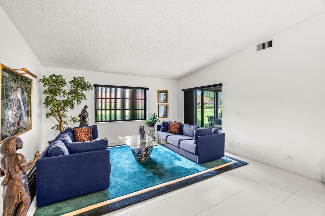 For Sale: $379,000 (2 beds, 2 baths, 1310 Square Feet)