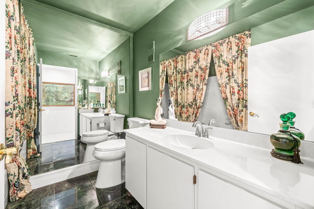 For Sale: $379,000 (2 beds, 2 baths, 1310 Square Feet)