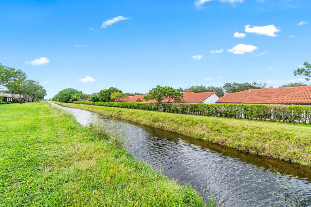 For Sale: $379,000 (2 beds, 2 baths, 1310 Square Feet)