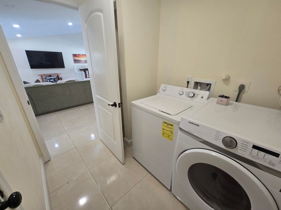 For Sale: $600,000 (3 beds, 2 baths, 1643 Square Feet)