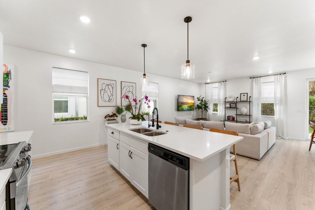 For Sale: $574,000 (3 beds, 2 baths, 1758 Square Feet)