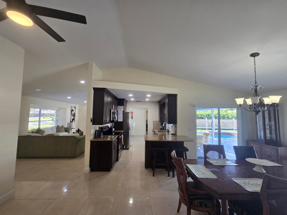 For Sale: $600,000 (3 beds, 2 baths, 1643 Square Feet)