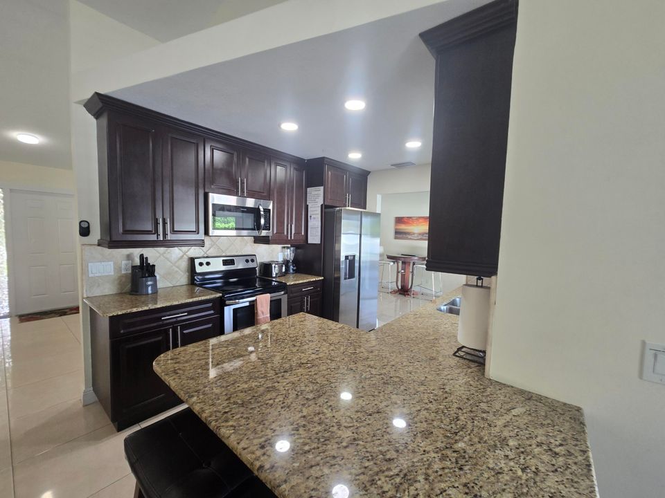 For Sale: $600,000 (3 beds, 2 baths, 1643 Square Feet)