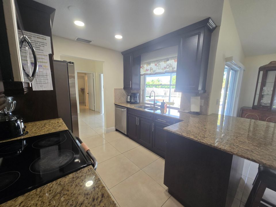 For Sale: $600,000 (3 beds, 2 baths, 1643 Square Feet)