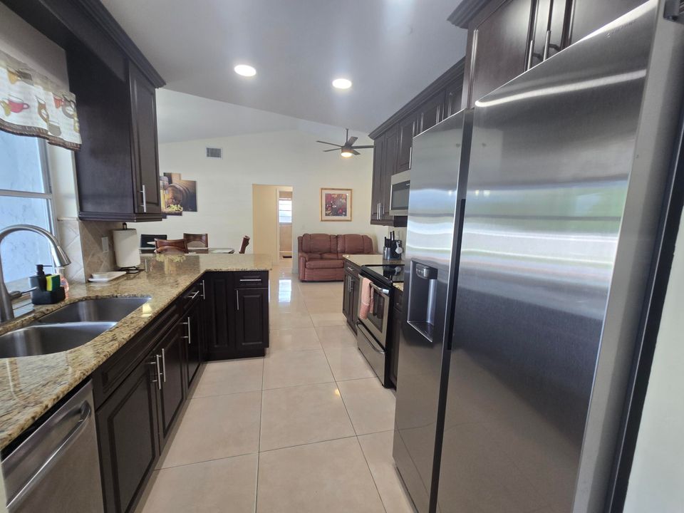 For Sale: $600,000 (3 beds, 2 baths, 1643 Square Feet)