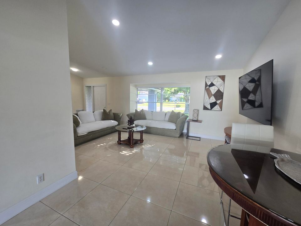 For Sale: $600,000 (3 beds, 2 baths, 1643 Square Feet)