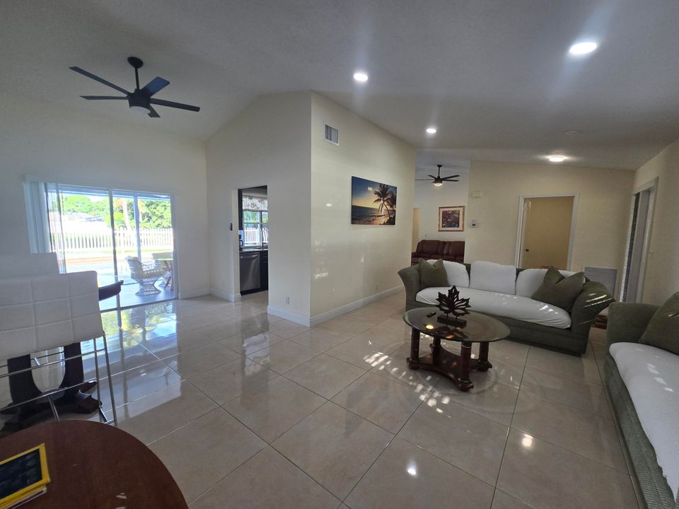 For Sale: $600,000 (3 beds, 2 baths, 1643 Square Feet)
