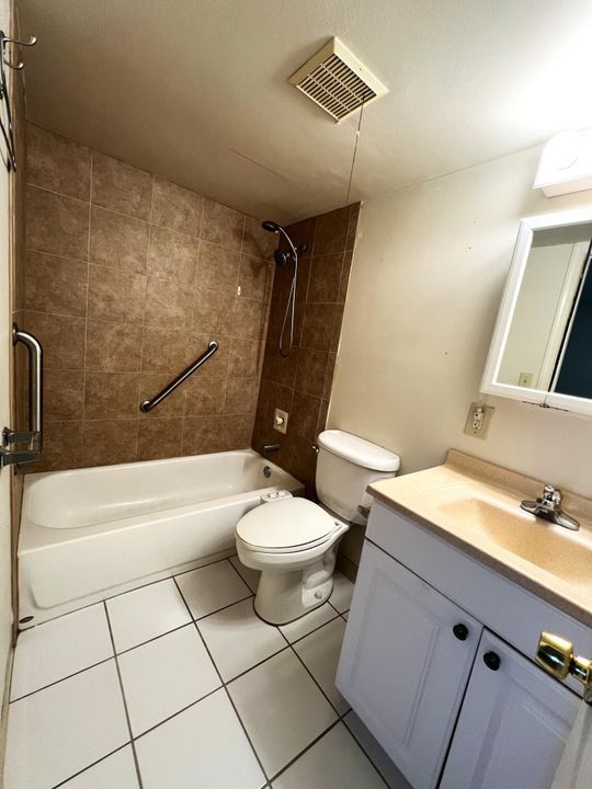 For Sale: $210,000 (1 beds, 1 baths, 780 Square Feet)