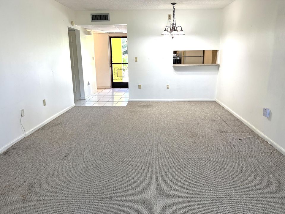 For Sale: $210,000 (1 beds, 1 baths, 780 Square Feet)