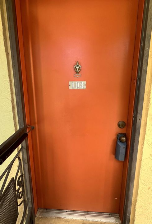 For Sale: $210,000 (1 beds, 1 baths, 780 Square Feet)