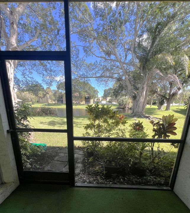 For Sale: $210,000 (1 beds, 1 baths, 780 Square Feet)