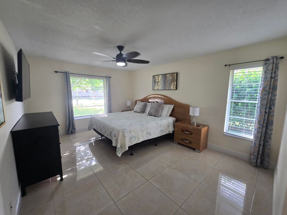 For Sale: $600,000 (3 beds, 2 baths, 1643 Square Feet)