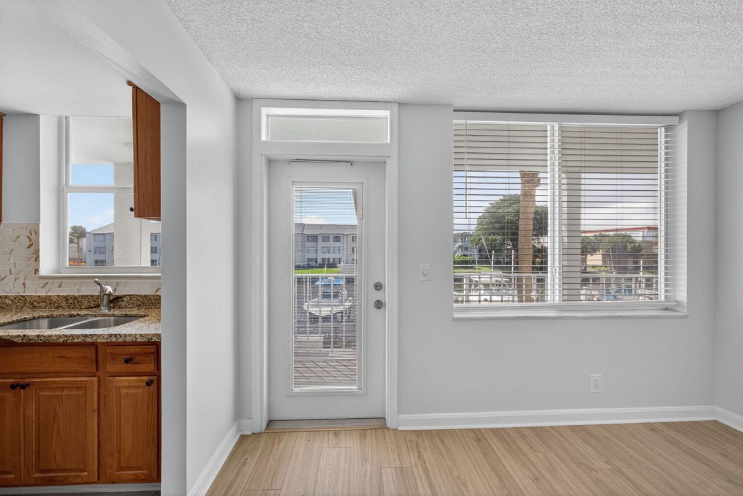 На продажу: $289,000 (1 спален, 1 ванн, 720 Квадратных фут)