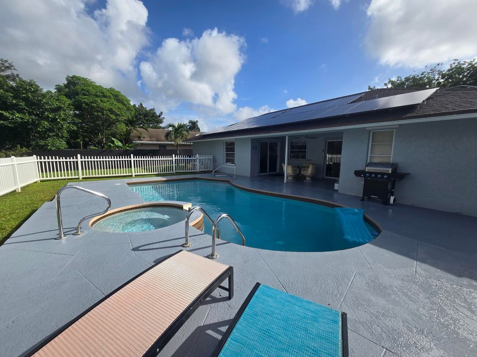 For Sale: $600,000 (3 beds, 2 baths, 1643 Square Feet)