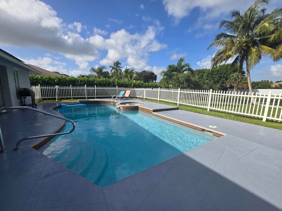 For Sale: $600,000 (3 beds, 2 baths, 1643 Square Feet)