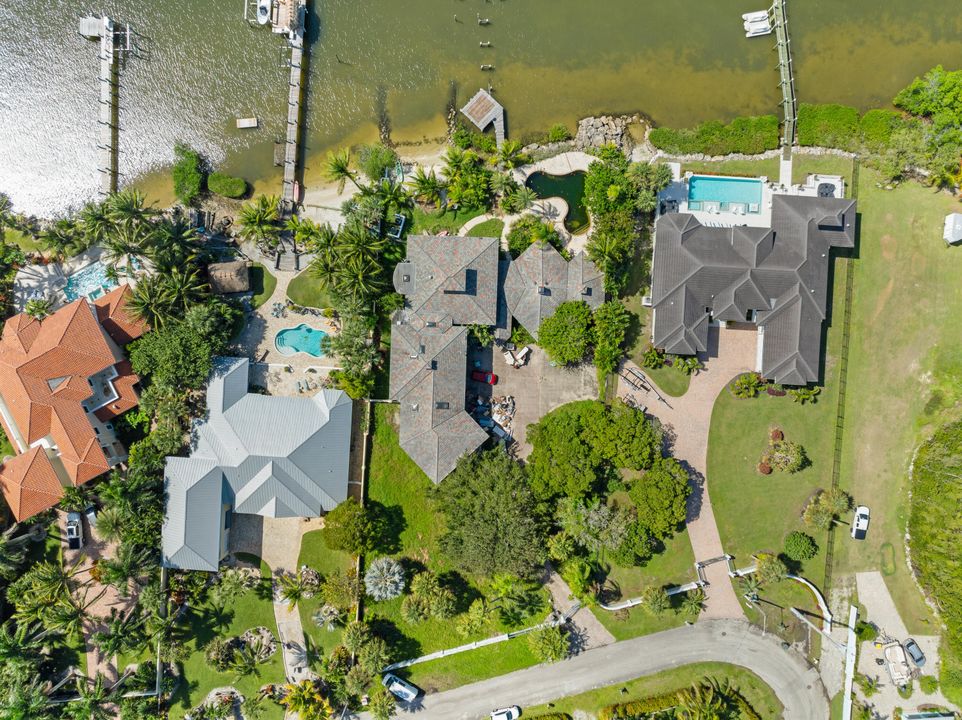 Activo con contrato: $1,890,000 (8 camas, 5 baños, 5943 Pies cuadrados)