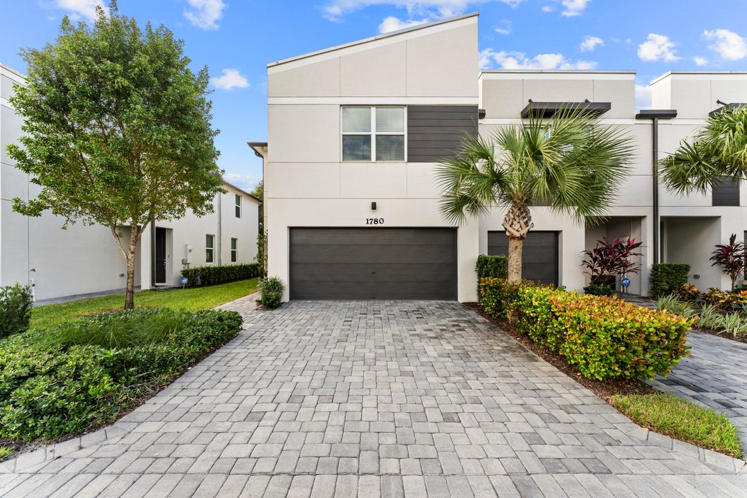 For Sale: $574,000 (3 beds, 2 baths, 1758 Square Feet)