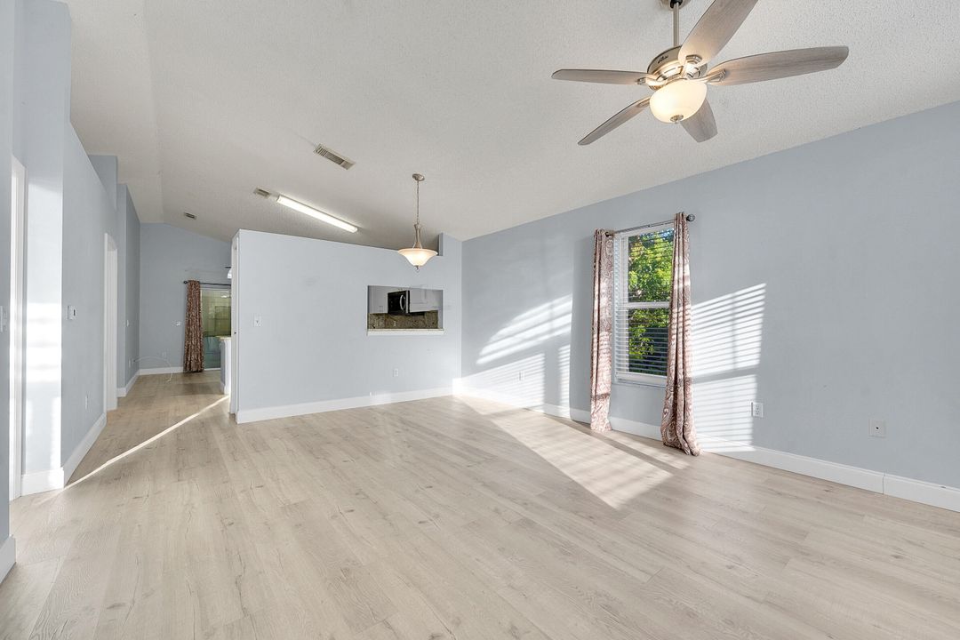 待售: $228,000 (2 贝兹, 2 浴室, 1217 平方英尺)