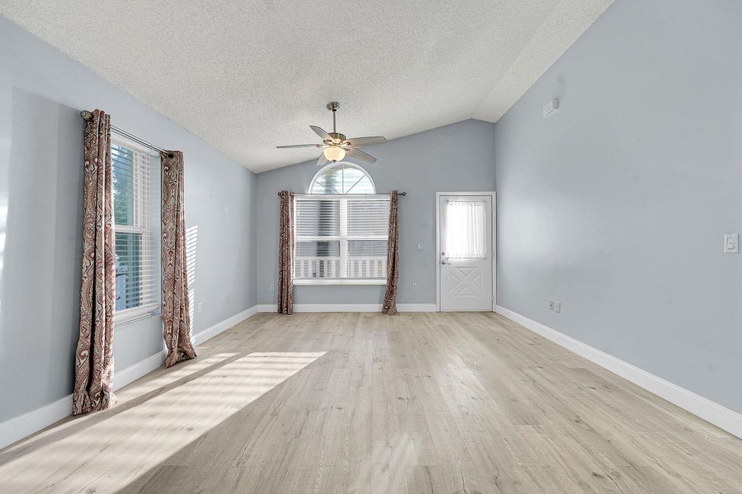 待售: $228,000 (2 贝兹, 2 浴室, 1217 平方英尺)