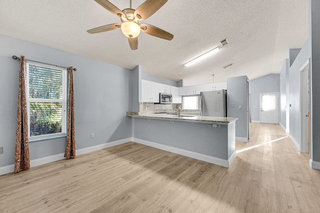 待售: $228,000 (2 贝兹, 2 浴室, 1217 平方英尺)