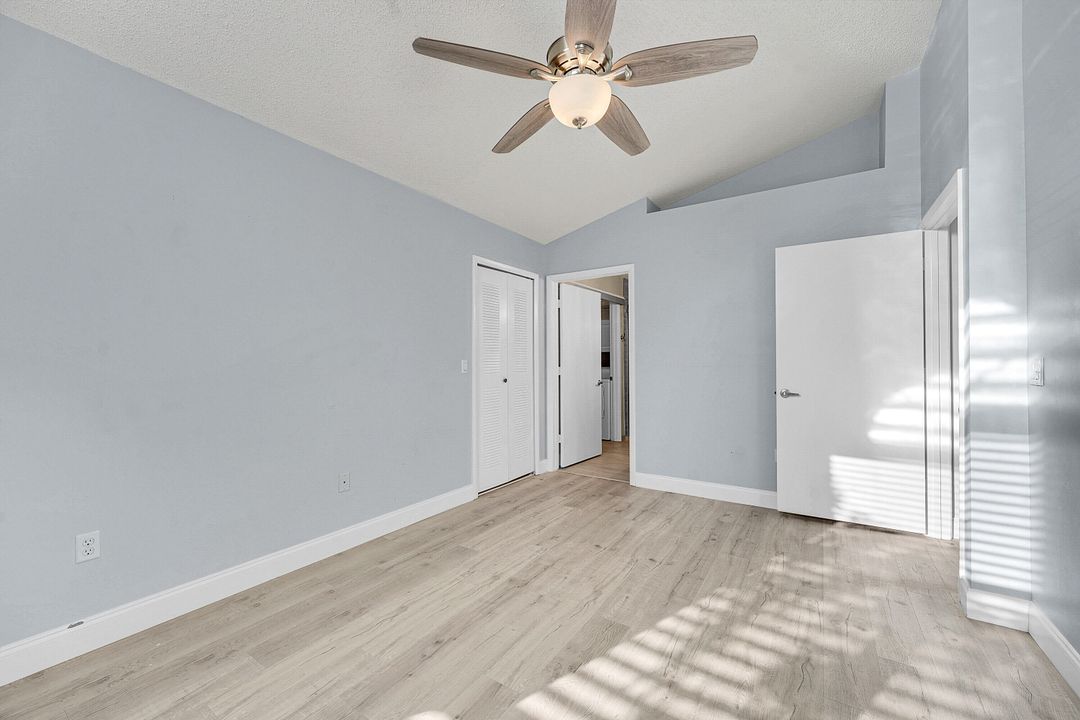 待售: $228,000 (2 贝兹, 2 浴室, 1217 平方英尺)