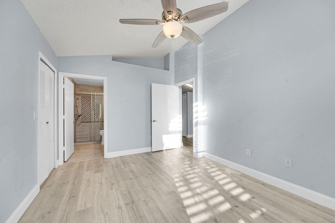 待售: $228,000 (2 贝兹, 2 浴室, 1217 平方英尺)