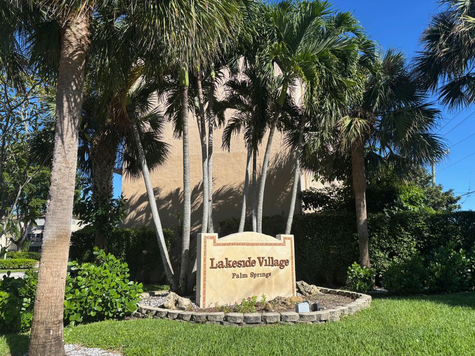 For Rent: $1,800 (2 beds, 2 baths, 988 Square Feet)