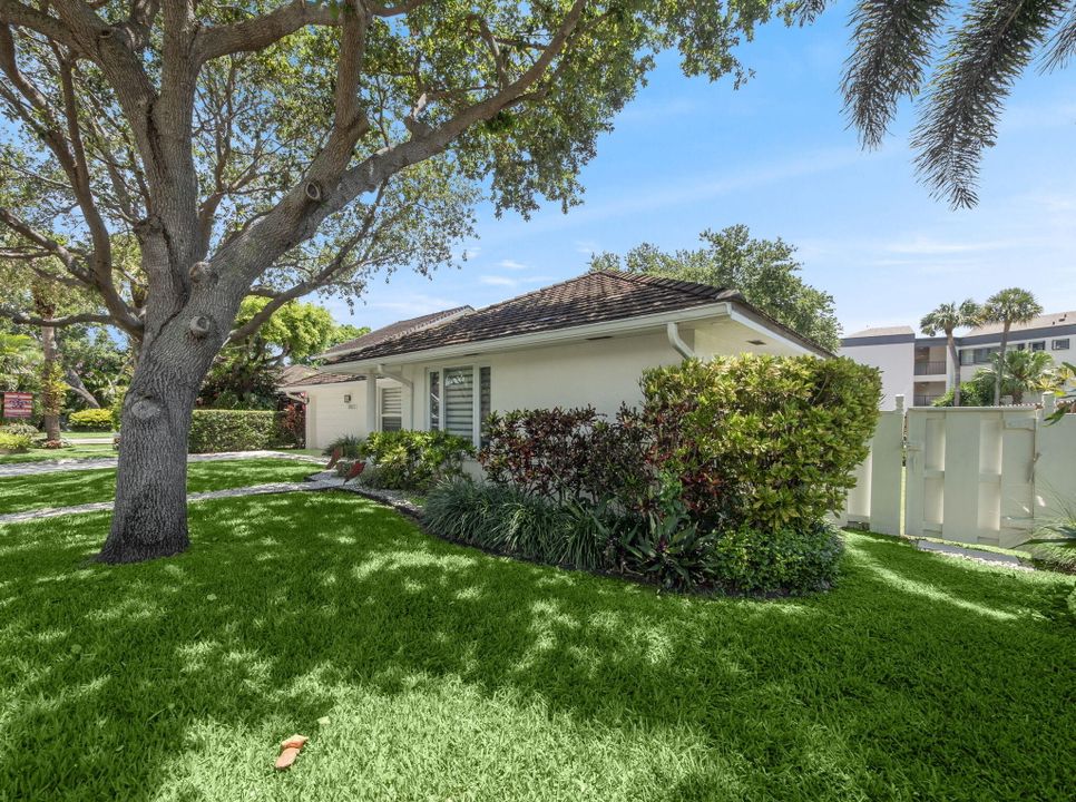 Active With Contract: $765,000 (2 beds, 2 baths, 1841 Square Feet)