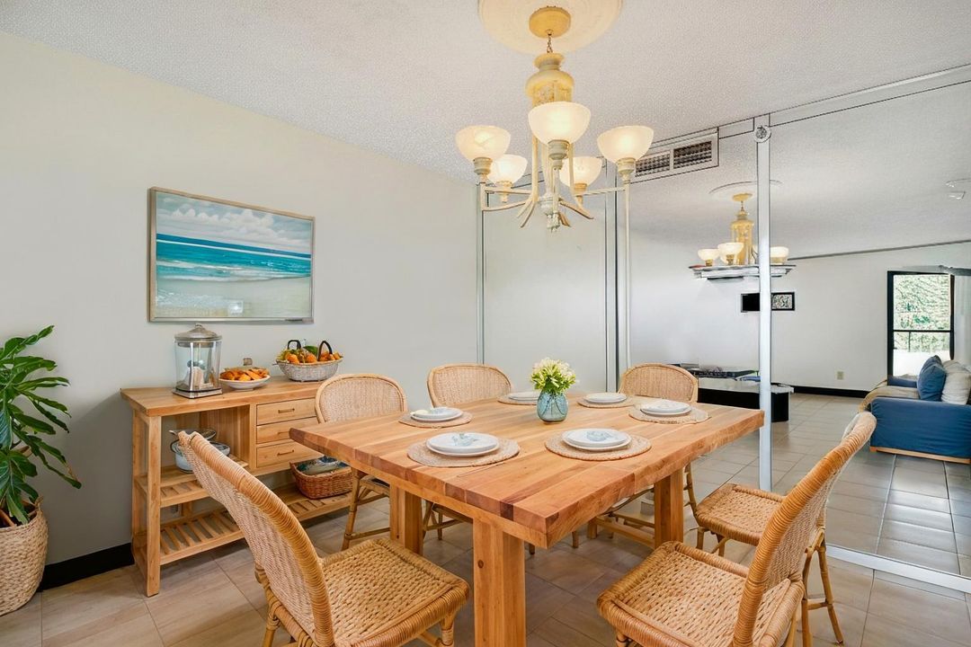 For Sale: $550,000 (1 beds, 1 baths, 987 Square Feet)