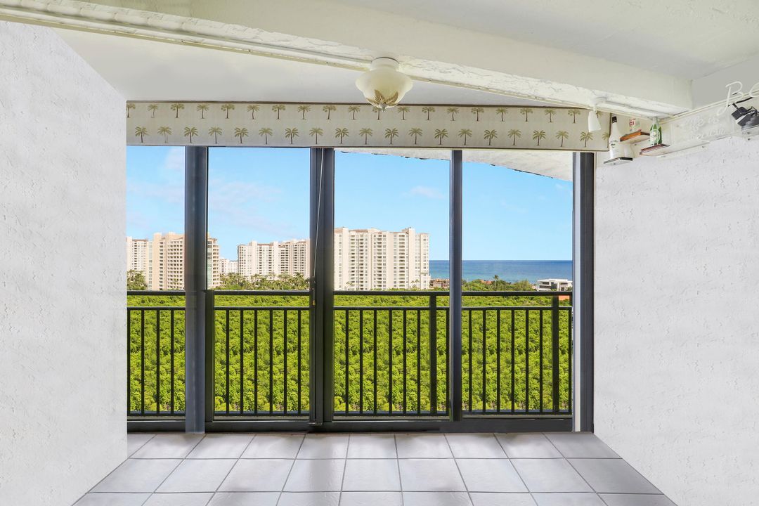 For Sale: $550,000 (1 beds, 1 baths, 987 Square Feet)