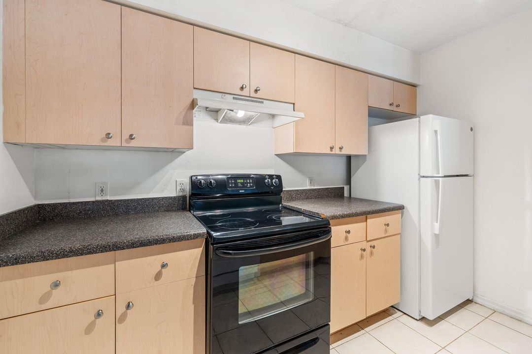 For Sale: $170,000 (1 beds, 1 baths, 760 Square Feet)