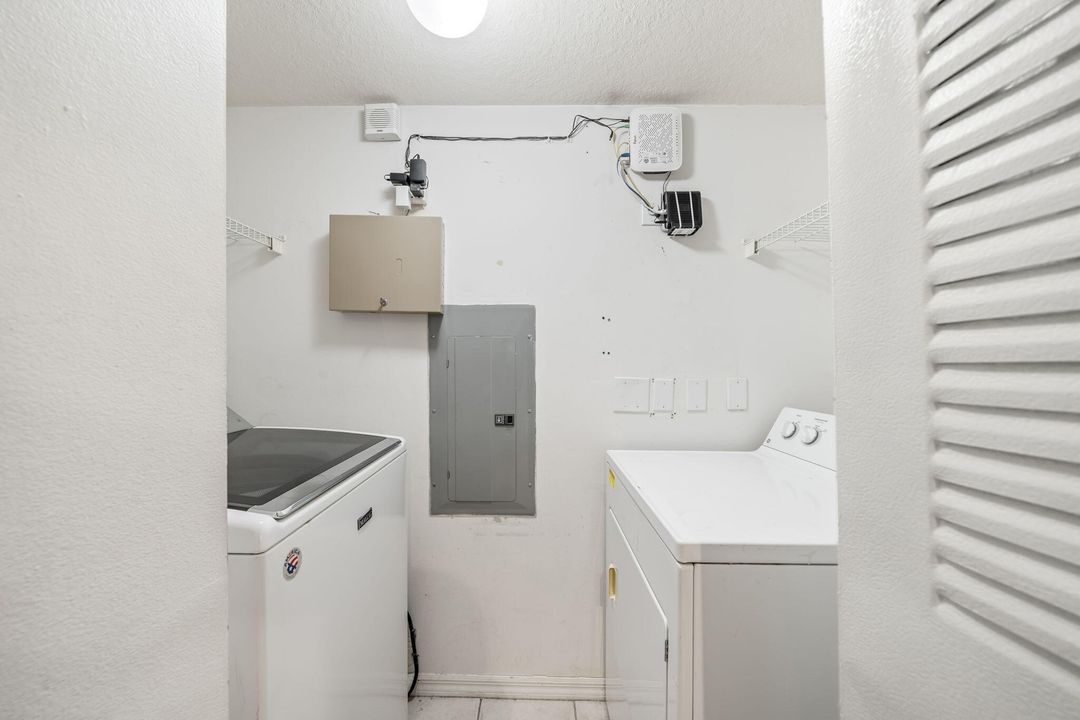 For Sale: $170,000 (1 beds, 1 baths, 760 Square Feet)