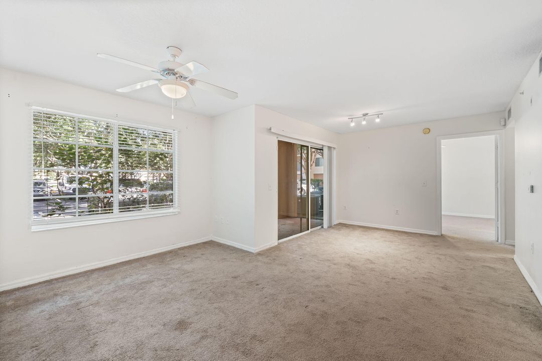 For Sale: $170,000 (1 beds, 1 baths, 760 Square Feet)